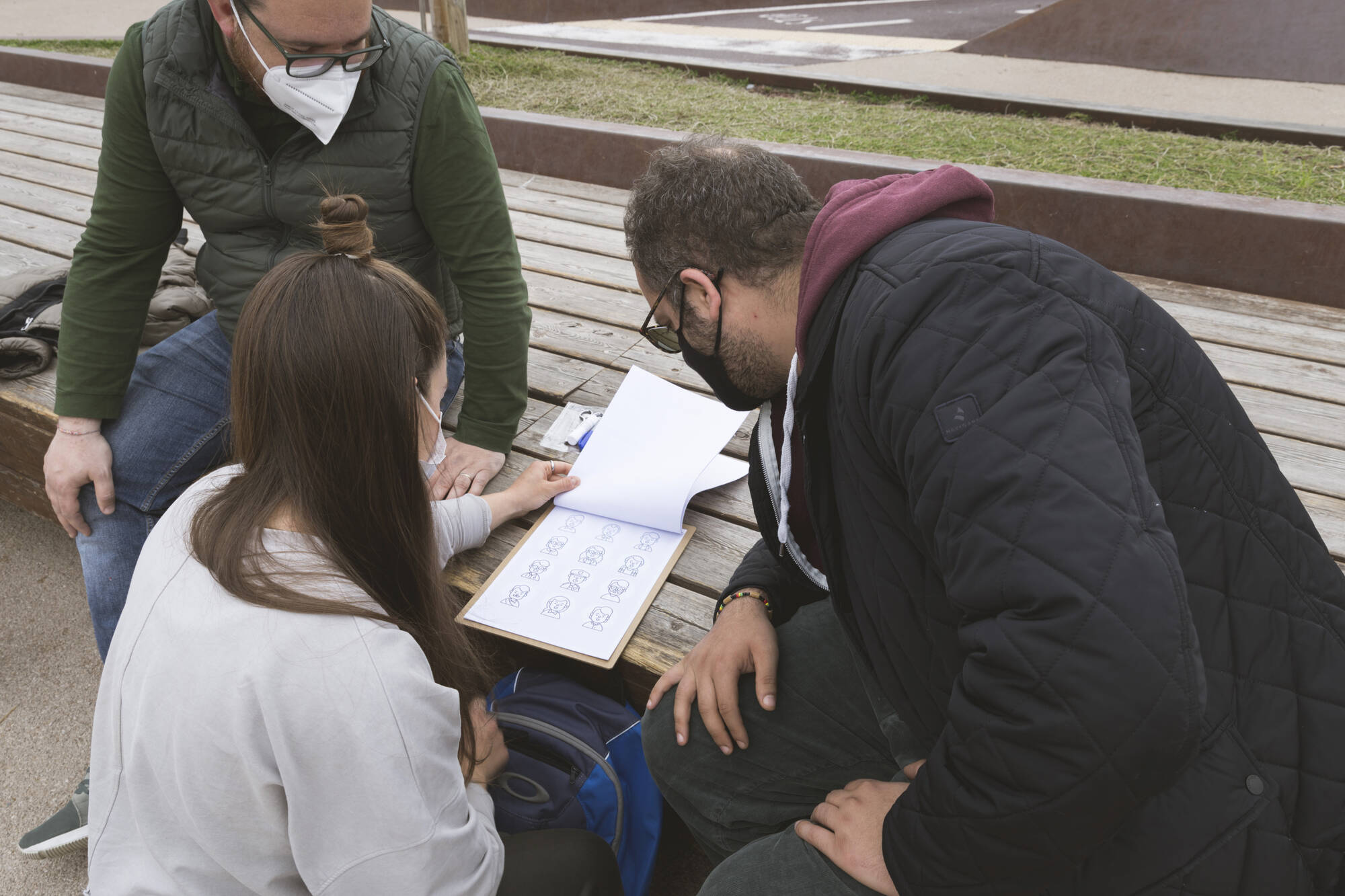 Un partecipante al progetto "Lo spazio pubblico" viene introdotto allo strumento delle "personas"