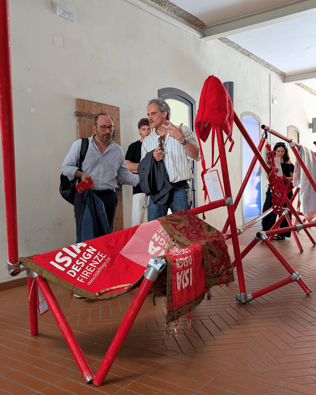 Uno dei momenti di inaugurazione della Mostra MAP alle Murate in primo piano l'Assessore comunale all'Università e Ricerca Dario Danti e il prof. Mirko Tattarini