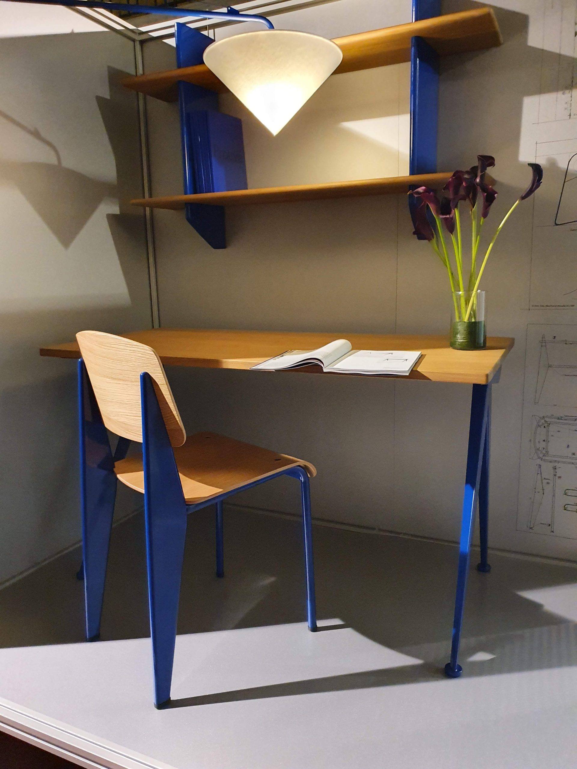 Installazione Jean Prouvé e realizzata da Vitra e Selfhabitat Cultura, Lezioni Di Design 2023. Foto: Silvia Masetti