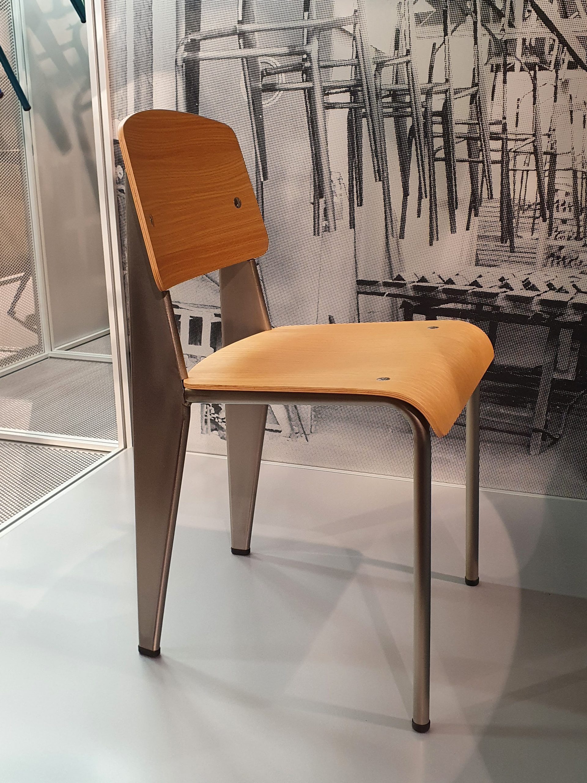 Installazione Jean Prouvé e realizzata da Vitra e Selfhabitat Cultura, Lezioni Di Design 2023. Foto: Silvia Masetti