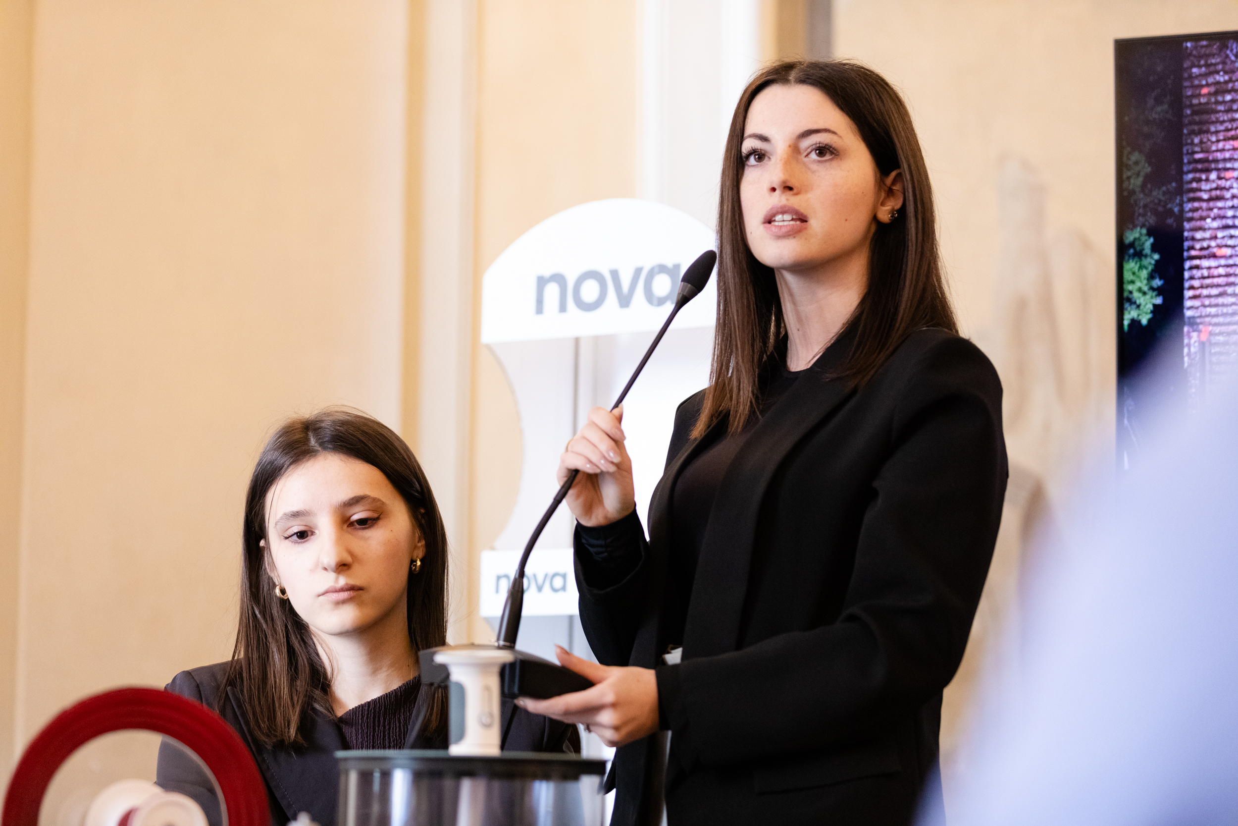 Giada Teghesi presenta il progetto di tesi sviluppato con Arianna Tarrini, "Aromì". Foto: Stefano Decarli
