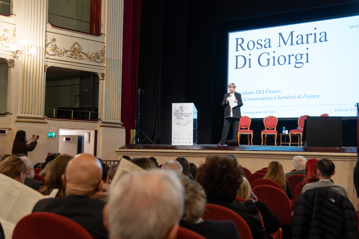 Intervento di Rosa Maria Di Giorgi, presidente di ISIA Firenze e del Conservatorio Cherubini di Firenze. Teatro Niccolini, 8 novembre 2024 – ph. Paul Pestelli