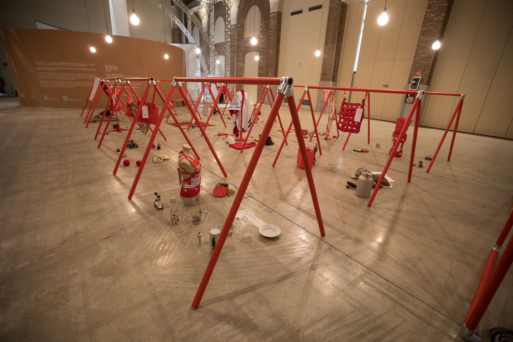 Installazione ISIA Firenze, “Post-Global Village – Oggetti Migratori”, Fabbrica del vapore, Milano durante il FuoriSalone. Foto: Stefano De Carli